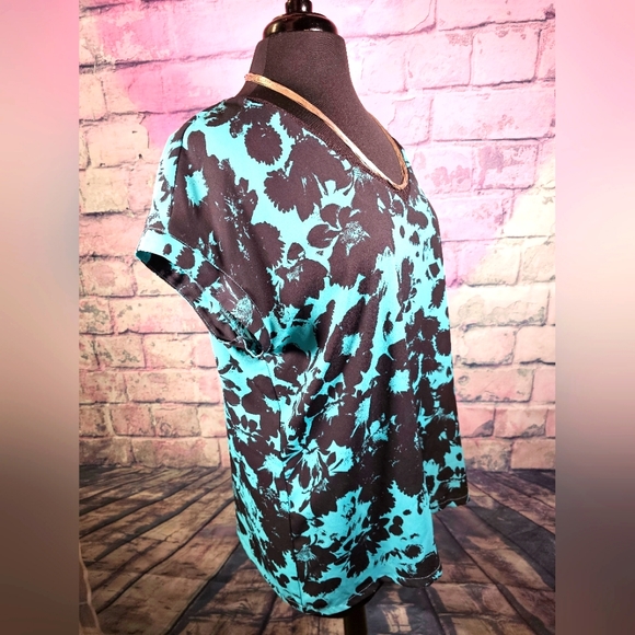 Worthington V-Neck Blouse - Picture 8 of 9